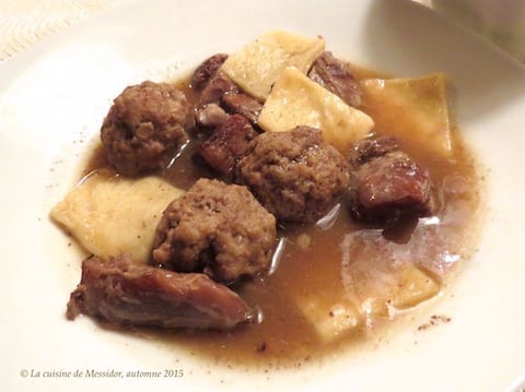 Ragoût de Pattes, de Boulettes et de Pâtes Fraîches
