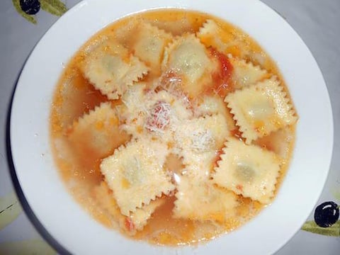 RAVIOLI AU BROCCIU AL BRODO (au bouillon)