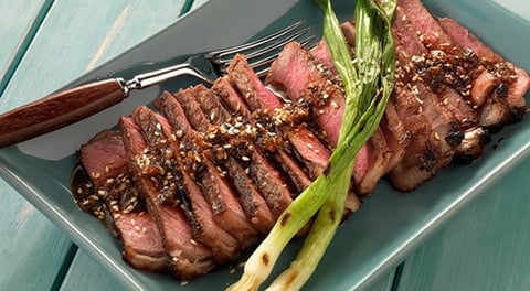 BIFTECK D'ALOYAU AU SEL DE SÉSAME GRILLÉ