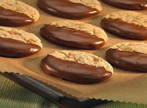 Biscuits Au Caramel Trempés Dans Le Chocolat