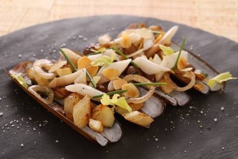 Couteaux, Châtaignes, Amandes et Carottes Blanches