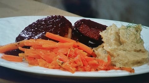 Steak de Chevreuil au Coulis de Bleuets et Champignons Portobello