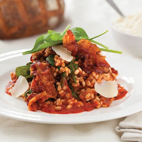 Risotto D’orge aux Tomates Hunt’s®, au Bacon Fumé et aux Épinards