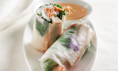 ROULEAUX DE PRINTEMPS AU POULET À LA CITRONNELLE