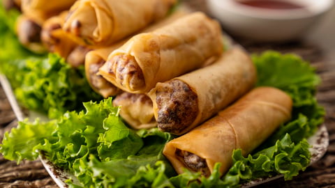 ROULEAUX DE PRINTEMPS AU POULET ÉPICÉS AU SAMBAL