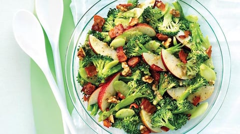 Salade Brocoli Pommes et Bacon avec sa Vinaigrette aux Noix