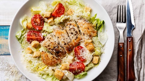 Salade César au Poulet Croustillant