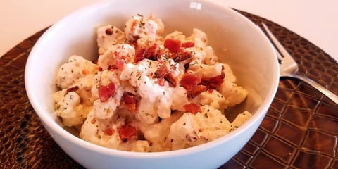 SALADE CRÉMEUSE DE CHOU FLEUR ET BACON (recette Kéto)