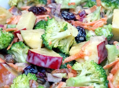 Salade Crémeuse de Pommes et Brocoli