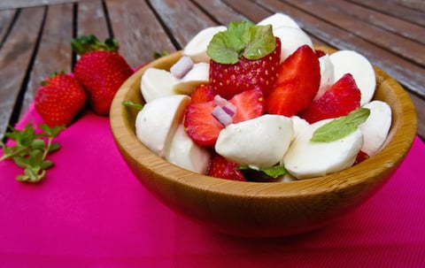 Salade de Bocconcini, Fraises et Menthe