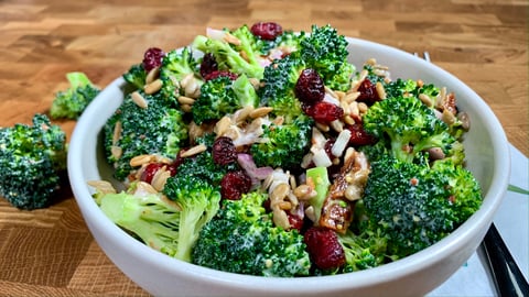Salade de Brocoli, Canneberges et Bacon