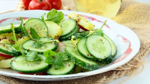 Salade de Concombre et de Pommes au Cari