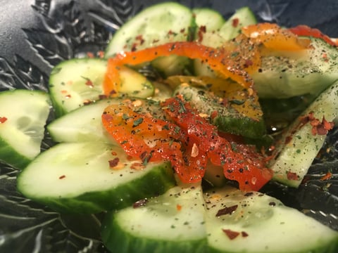Salade de Concombres et de Poivrons Marinés
