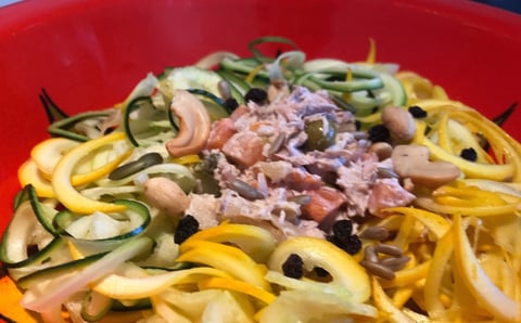 Salade de Courgettes en Spirale avec du Thon