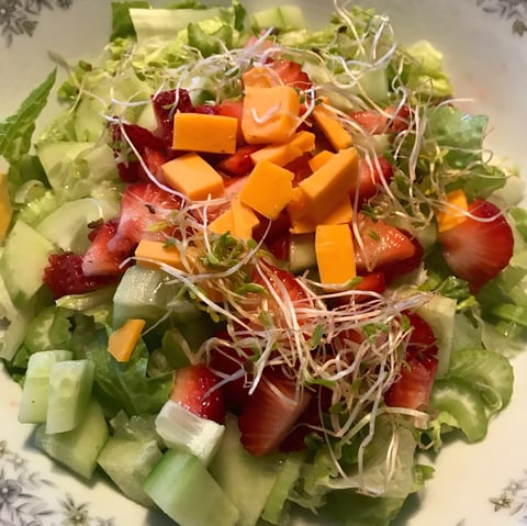 Salade de Fraises et de Concombres