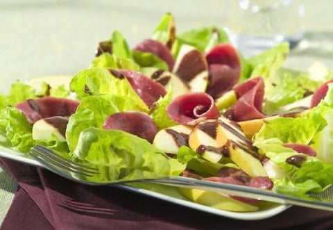 Salade de Magrets Fumés et Vinaigrette au Chocolat (St-Valentin)