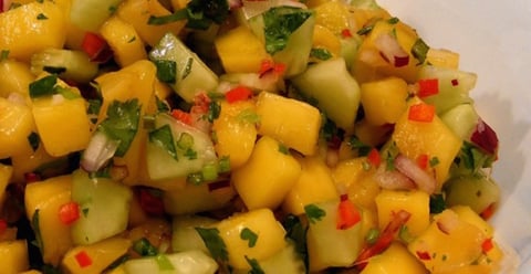 Salade de Mangues et Concombres en Sauce Salsa