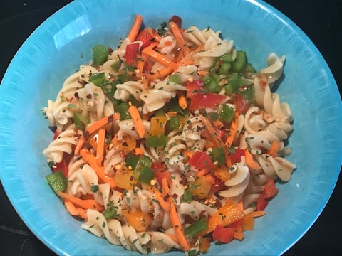 Salade de Pâtes Alimentaires et Légumes