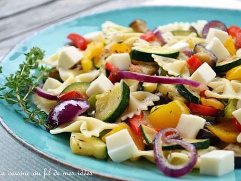 Salade de Pâtes aux Légumes D'été Sauce Crémeuse à L'avocat