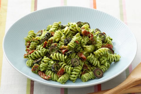 Salade de Pâtes au Pesto Crémeuses