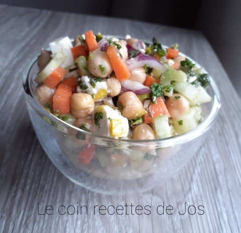 Salade de Pois Chiches, Concombre et Herbes Fraîches