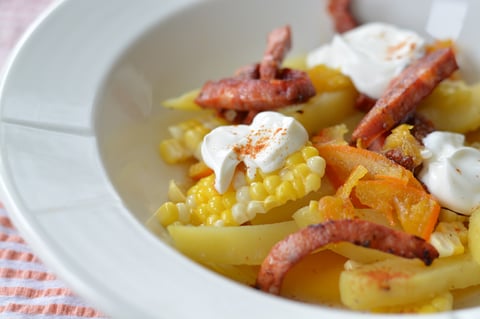 SALADE DE POMMES DE TERRE, CHORIZO ET YOGOURT MÉDITERRANÉE