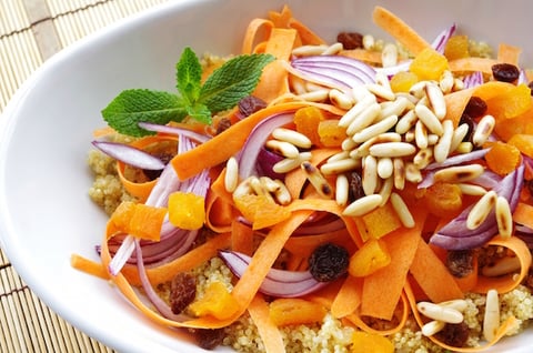 Salade de Quinoa à L'orange Carotte Pignons de Pin et Menthe