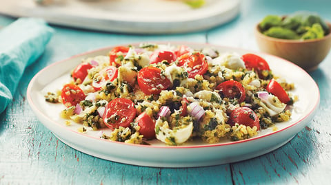 Salade de Quinoa au Pesto, aux Tomates et à la Mozzarella