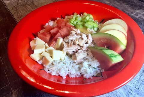 Salade de Riz avec Légumes et Fruits