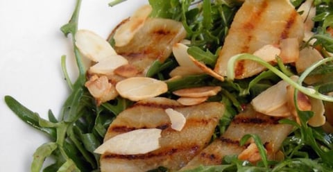 Salade de Roquette aux Poires et Amandes Grillées
