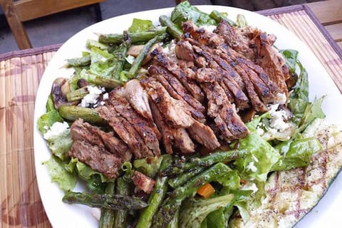 SALADE DE STEAK AU VINAIGRE BALSAMIQUE BLANC