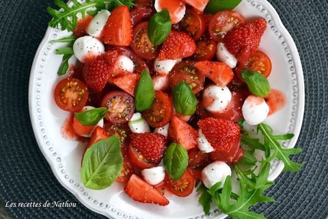 Salade de Tomates Fraises et Mozzarella Sauce Fraises Citron Vert