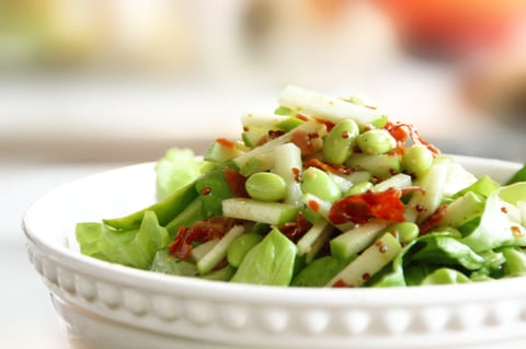 Salade D’edamames, Pommes, Prosciutto et Vinaigrette à L’érable