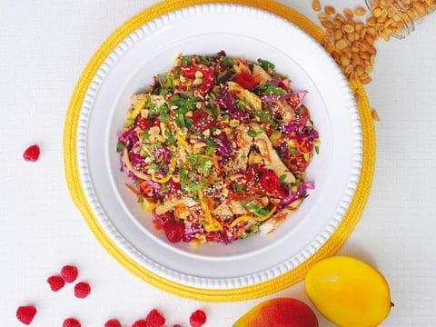 SALADE D'INSPIRATION ASIATIQUE AU DINDON GRILLÉ