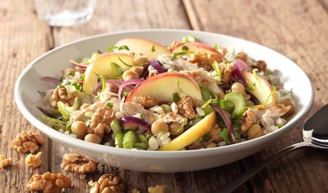 Salade D'orge Perlé avec Noix Pomme et Poulet