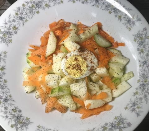 Salade Estivale, Concombre, Pommes et Carottes Sauce aux Pêches