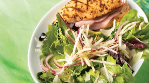 Salade Printanière aux Pommes et aux Poires Asiatiques