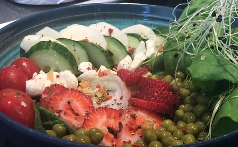 Salade Rafraichissante avec Fruits et Légumes