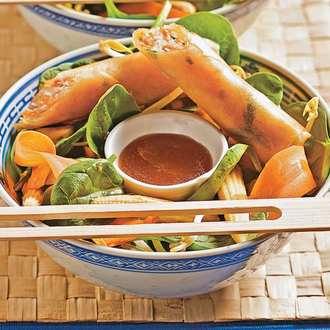 Salade Thaïlandaise et Rouleaux Croustillants