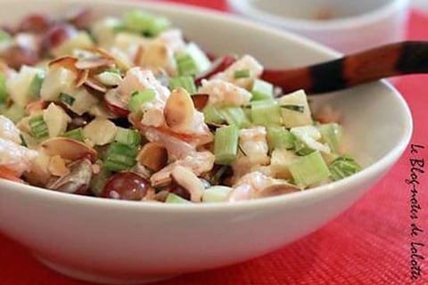Salade Waldorf aux Crevettes Raisins et Amandes