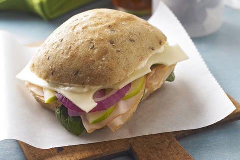 Sandwich à la Dinde, au Fromage Suisse et aux Pommes