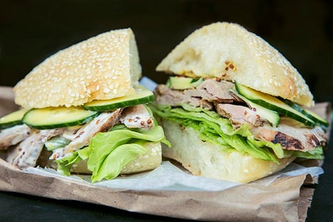 SANDWICH AU FILET DE PORC DE LA VEILLE