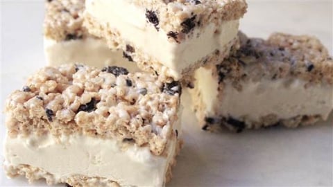 Sandwich de Crème Glacée de Pâtes à Biscuits et Rice Krispies