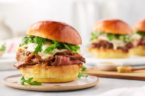 Sandwichs au Bifteck en Sauce