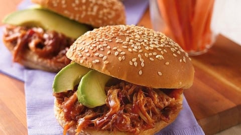 Sandwichs de Porc Effiloché Cuit à la Mijoteuse et Chipotle
