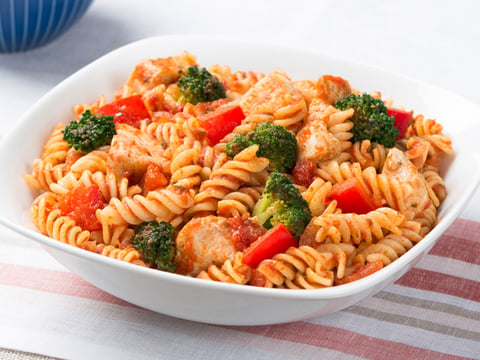 SANS GLUTEN FUSILLI AU POULET ET AU BROCOLI