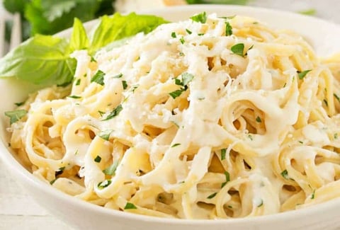 Sauce Crémeuse à L’ail pour les Pâtes