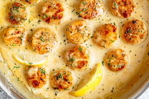 Sauce Soyeuse et Crémeuse à L'ail avec Pétoncles Croustillants au Beurre