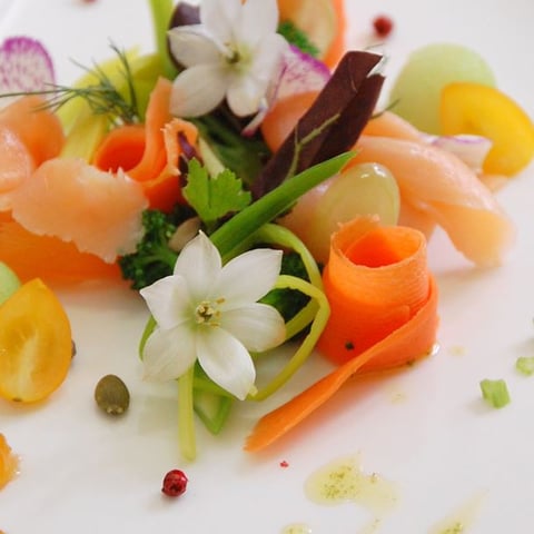 Saumon Mariné aux Agrumes Légumes de mon Marché Émulsion au Parmesan