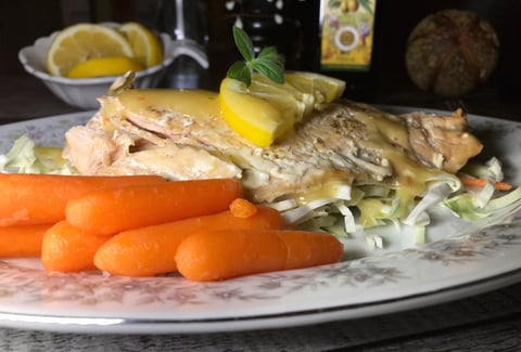 Saumon sur Lit de Salade de Chou Maison